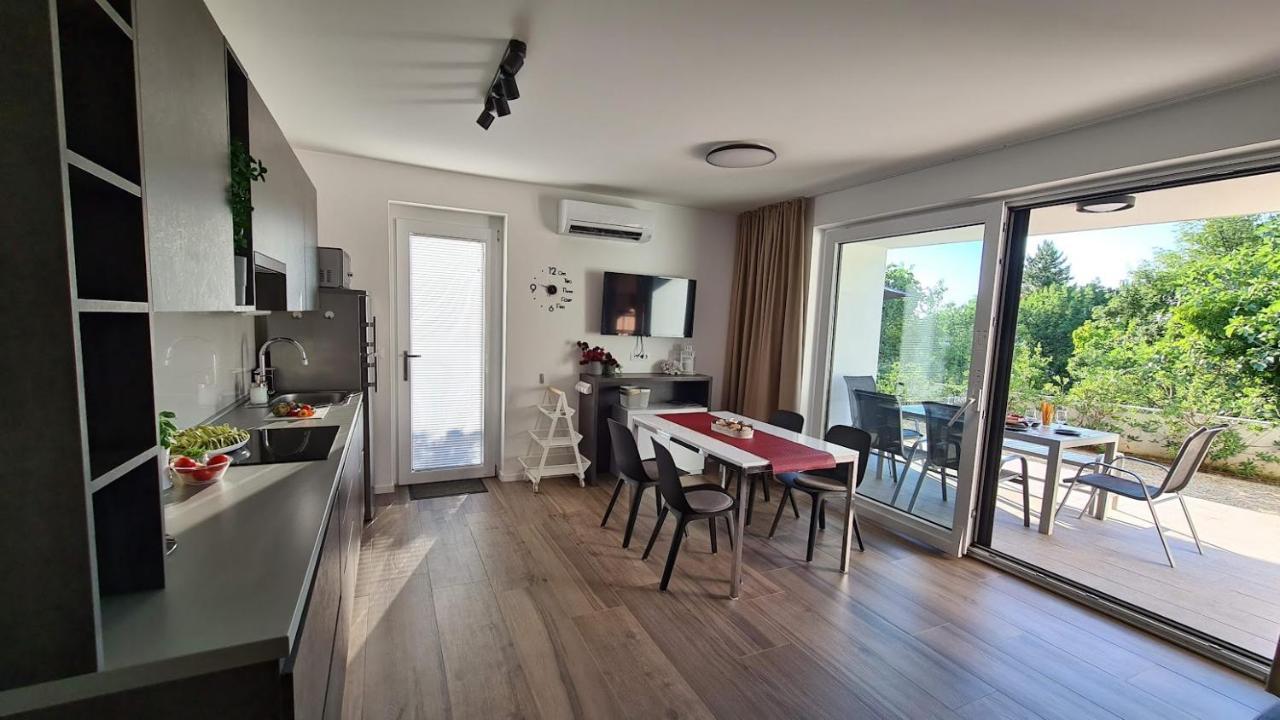 Vila Primorka Apartmani Oleander Šilo Exterior foto