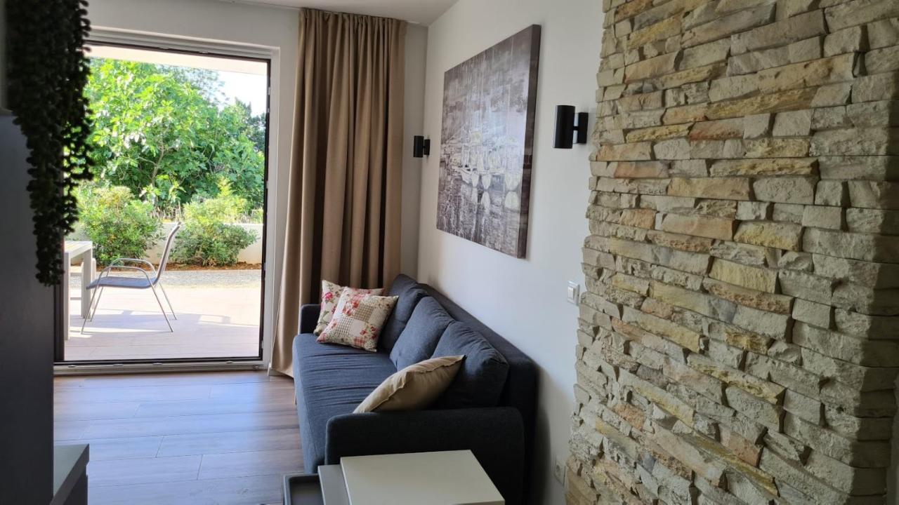 Vila Primorka Apartmani Oleander Šilo Exterior foto